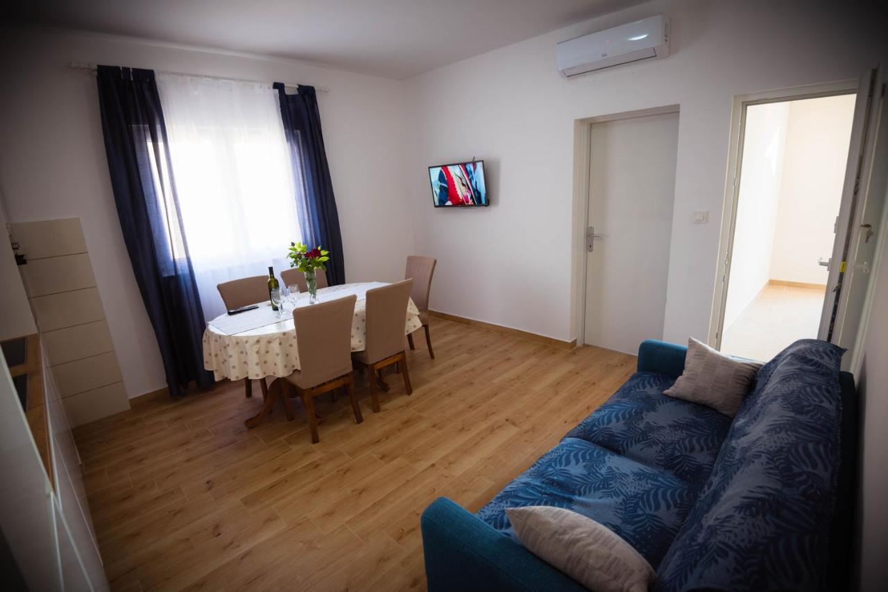 Apartmani Bare I Danica Grebastica Exterior photo