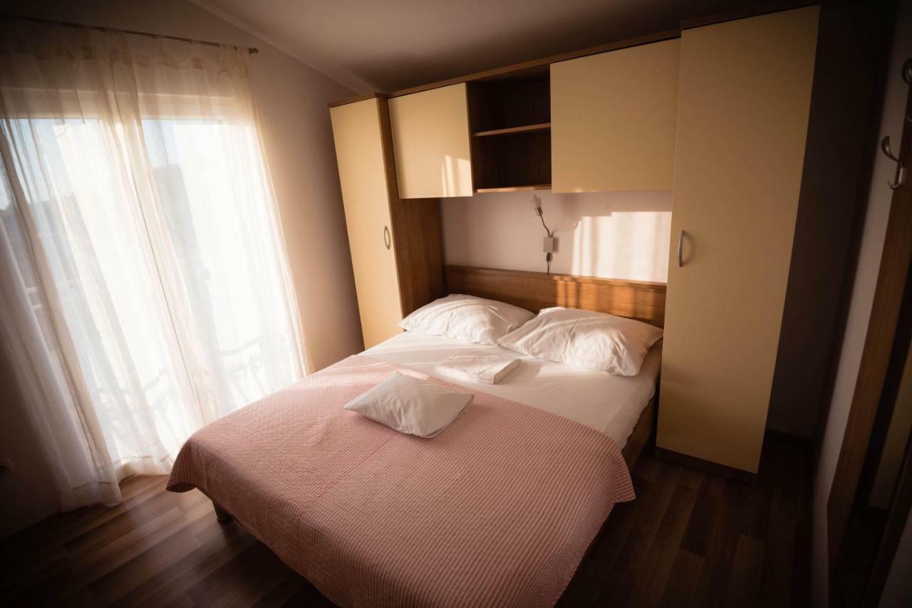 Apartmani Bare I Danica Grebastica Exterior photo