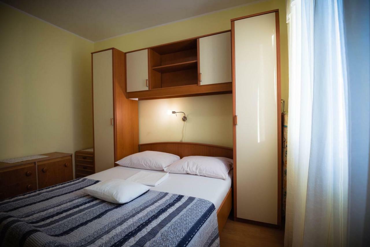 Apartmani Bare I Danica Grebastica Exterior photo